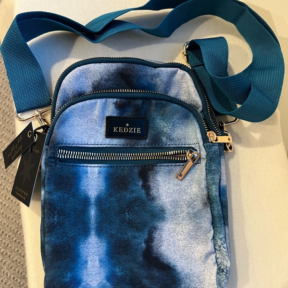 Kedzie Cross Body
$5.95 Shipping